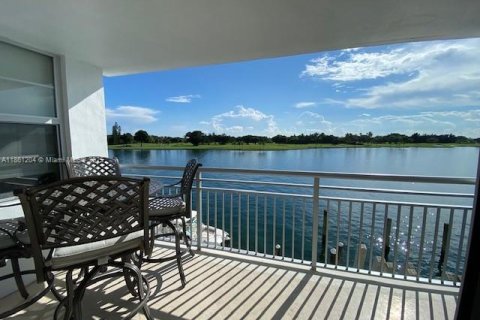 Condo in Bay Harbor Islands, Florida, 2 bedrooms  № 1891423 - photo 5