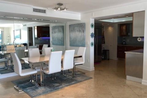 Condo in Bay Harbor Islands, Florida, 2 bedrooms  № 1891423 - photo 9