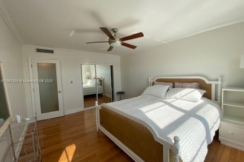 Condo in Bay Harbor Islands, Florida, 2 bedrooms  № 1891423 - photo 22