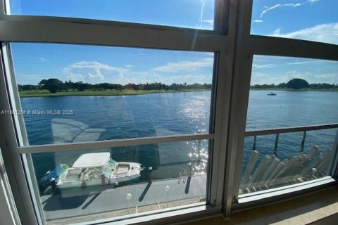 Condo in Bay Harbor Islands, Florida, 2 bedrooms  № 1891423 - photo 19