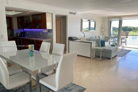 Condo in Bay Harbor Islands, Florida, 2 bedrooms  № 1891423 - photo 8
