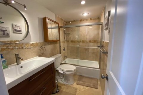 Condo in Bay Harbor Islands, Florida, 2 bedrooms  № 1891423 - photo 26