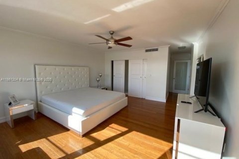 Condo in Bay Harbor Islands, Florida, 2 bedrooms  № 1891423 - photo 23