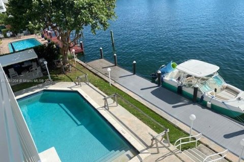 Condo in Bay Harbor Islands, Florida, 2 bedrooms  № 1891423 - photo 4