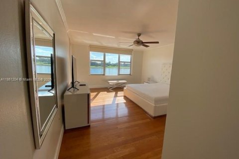 Condo in Bay Harbor Islands, Florida, 2 bedrooms  № 1891423 - photo 29