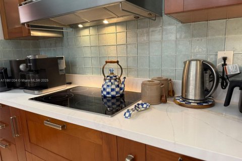 Condo in Bay Harbor Islands, Florida, 2 bedrooms  № 1891423 - photo 16