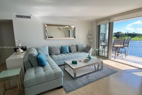 Condo in Bay Harbor Islands, Florida, 2 bedrooms  № 1891423 - photo 10