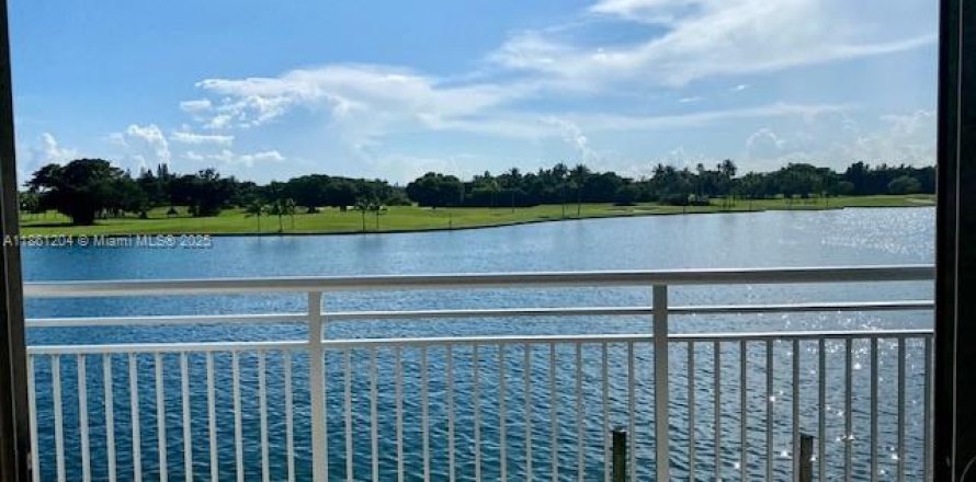Condo in Bay Harbor Islands, Florida, 2 bedrooms  № 1891423