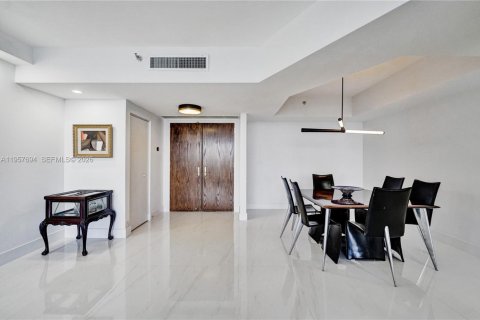 Copropriété à louer à Aventura, Floride: 2 chambres, 136.57 m2 № 2023533 - photo 12