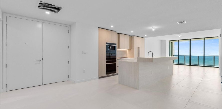 Condo in Pompano Beach, Florida, 3 bedrooms  № 2191459
