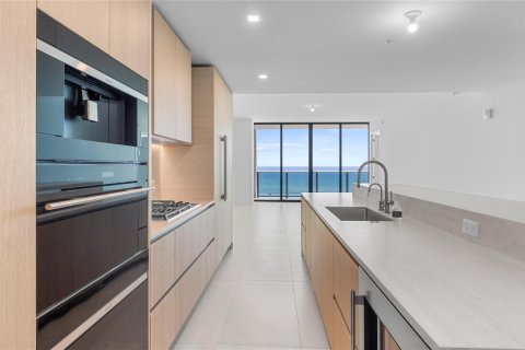 Condo in Pompano Beach, Florida, 3 bedrooms  № 2191459 - photo 12