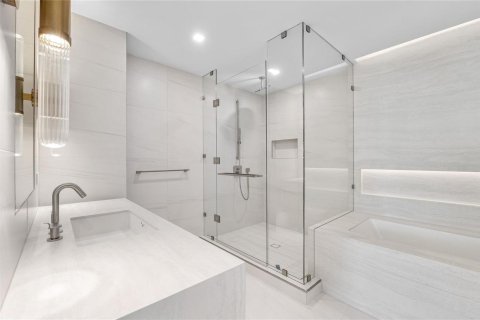 Condo in Pompano Beach, Florida, 3 bedrooms  № 2191459 - photo 15