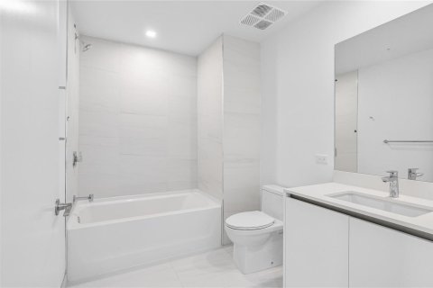 Condo in Pompano Beach, Florida, 3 bedrooms  № 2191459 - photo 19