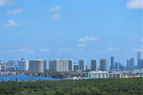 Condo in North Miami, Florida, 2 bedrooms  № 1861253 - photo 21