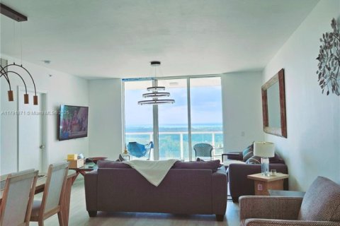 Condo in North Miami, Florida, 2 bedrooms  № 1861253 - photo 1
