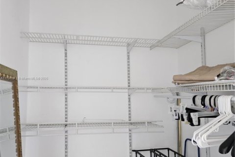 Condo in North Miami, Florida, 2 bedrooms  № 1861253 - photo 12
