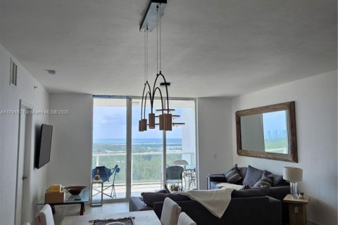 Condo in North Miami, Florida, 2 bedrooms  № 1861253 - photo 6