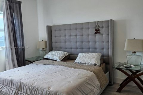 Condo in North Miami, Florida, 2 bedrooms  № 1861253 - photo 9