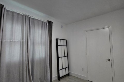 Condo in North Miami, Florida, 2 bedrooms  № 1861253 - photo 27