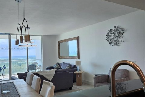 Condo in North Miami, Florida, 2 bedrooms  № 1861253 - photo 5