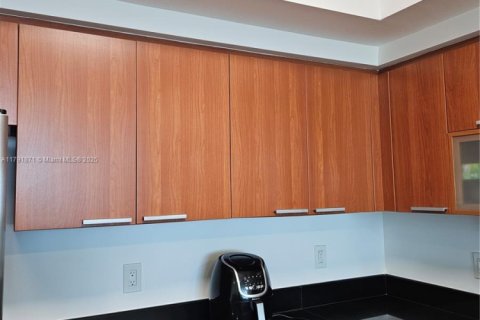 Condo in North Miami, Florida, 2 bedrooms  № 1861253 - photo 8