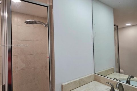Condo in North Miami, Florida, 2 bedrooms  № 1861253 - photo 29