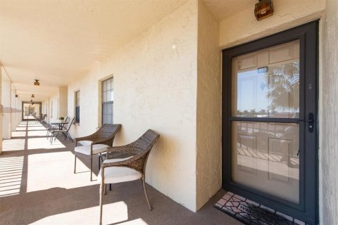 Condo in Clearwater, Florida, 2 bedrooms  № 2199654 - photo 4
