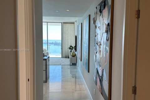 Condo in Miami, Florida, 3 bedrooms  № 2027517 - photo 21