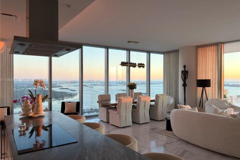 Condo in Miami, Florida, 3 bedrooms  № 2027517