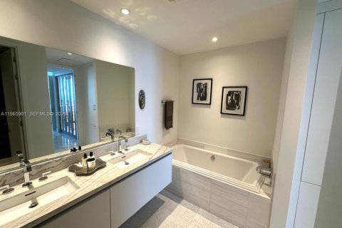 Condo in Miami, Florida, 3 bedrooms  № 2027517 - photo 12