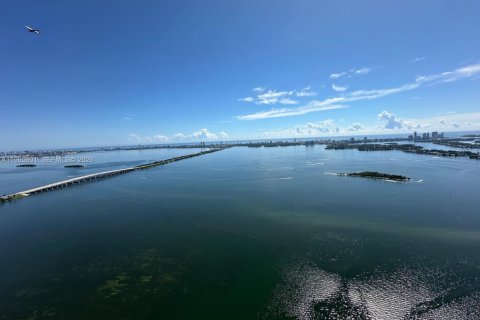 Condo in Miami, Florida, 3 bedrooms  № 2027517 - photo 26