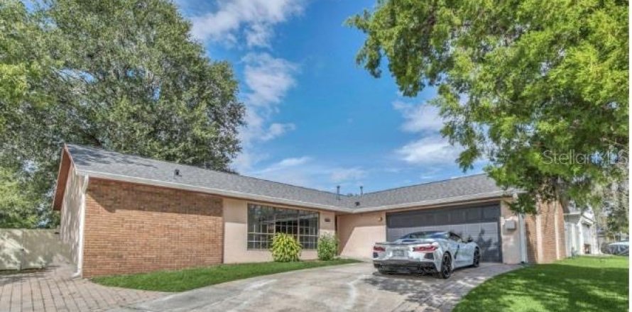 House in Orlando, Florida 3 bedrooms, 154.03 sq.m. № 1723654