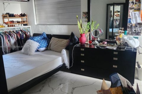 House in Miami, Florida 4 bedrooms, 235.32 sq.m. № 1987408 - photo 29