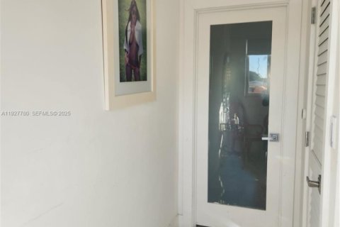 House in Miami, Florida 4 bedrooms, 235.32 sq.m. № 1987408 - photo 25