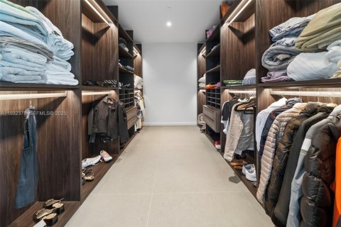 Купить кондоминиум в Халландейл-Бич, Флорида 3 спальни, 270.62м2, № 2152444 - фото 29