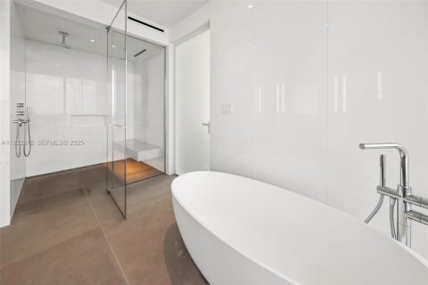 Купить кондоминиум в Халландейл-Бич, Флорида 3 спальни, 270.62м2, № 2152444 - фото 27