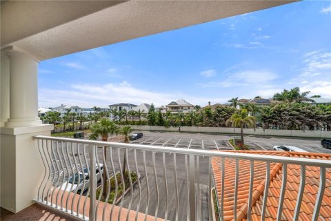 Condo in Redington Shores, Florida, 3 bedrooms  № 1679648 - photo 12