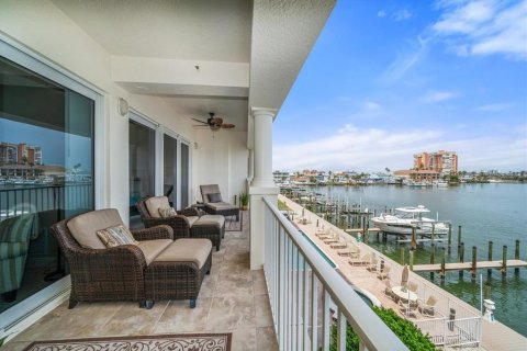 Condo in Redington Shores, Florida, 3 bedrooms  № 1679648 - photo 2