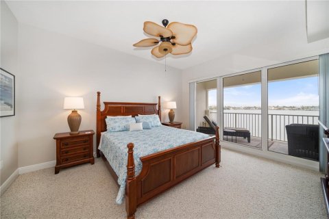Condo in Redington Shores, Florida, 3 bedrooms  № 1679648 - photo 18