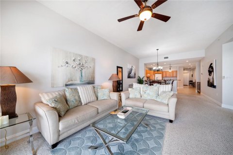 Condo in Redington Shores, Florida, 3 bedrooms  № 1679648 - photo 27