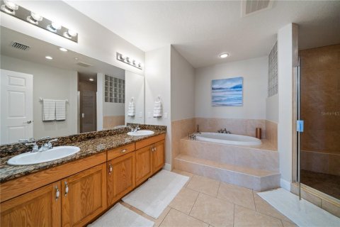 Condo in Redington Shores, Florida, 3 bedrooms  № 1679648 - photo 23