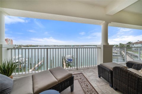 Condo in Redington Shores, Florida, 3 bedrooms  № 1679648 - photo 19