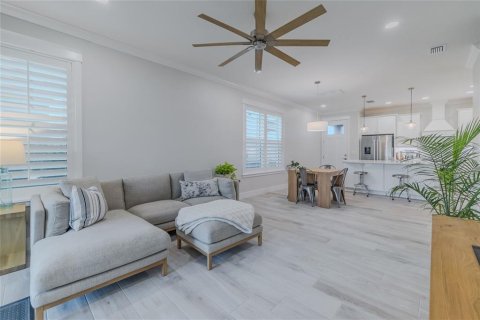 Townhouse in New Smyrna Beach, Florida 4 bedrooms, 204.66 sq.m. № 1563963 - photo 4