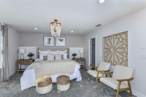 House in Zephyrhills, Florida 5 bedrooms, 223.15 sq.m. № 1829127 - photo 5