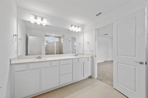 Casa en venta en Zephyrhills, Florida, 5 dormitorios, 223.15 m2 № 1829127 - foto 12
