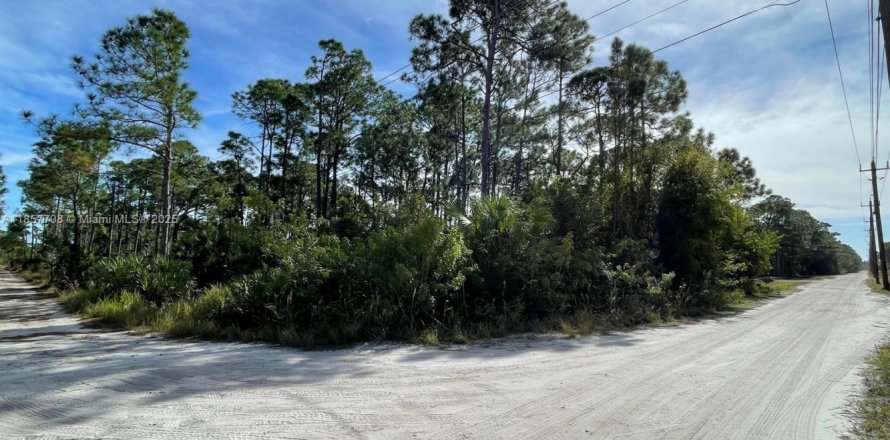 Terreno en St. Lucie, Florida № 1881887
