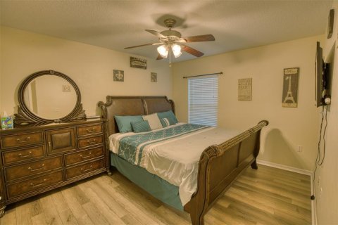 House in Valrico, Florida 4 bedrooms, 213.49 sq.m. № 2116855 - photo 10