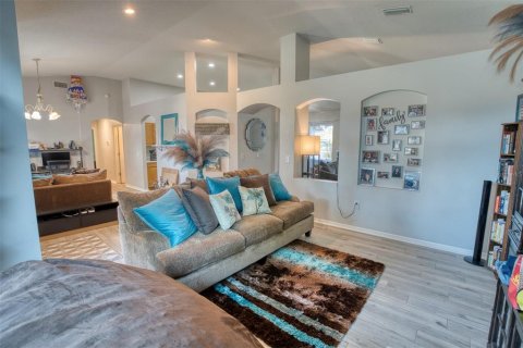 House in Valrico, Florida 4 bedrooms, 213.49 sq.m. № 2116855 - photo 7