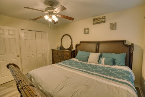 House in Valrico, Florida 4 bedrooms, 213.49 sq.m. № 2116855 - photo 11