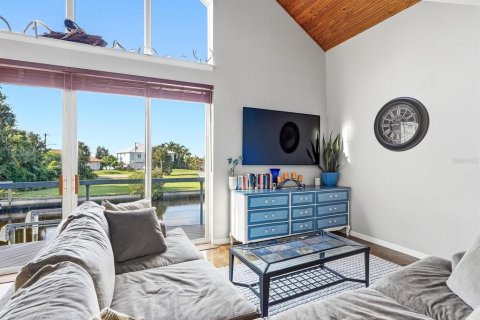 Villa ou maison à vendre à Punta Gorda, Floride: 2 chambres, 140.47 m2 № 2273196 - photo 13